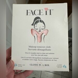 Cloth In A Box Face It Ultra Soft Microfiber Makeup Remover Pink